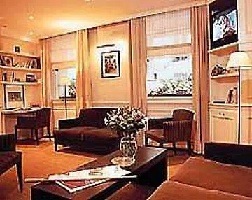 ***  Lindbergh Hotel Paris France